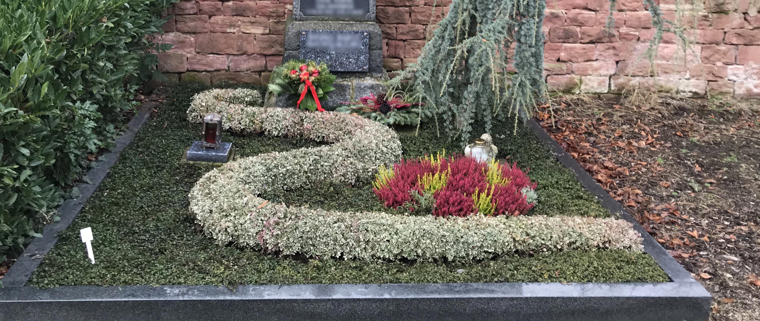 Jahresgrabpflege